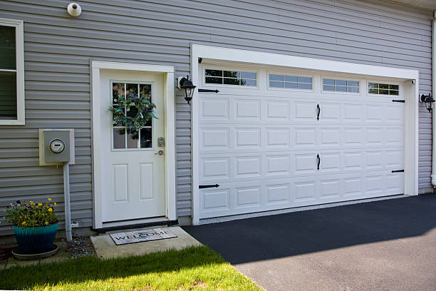 24/7 Emergency Garage Door Panel Replacement experts in Osceola, WI